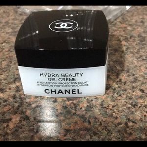 Jar 3. 2 hydra beauty gel and 1 le lift rich